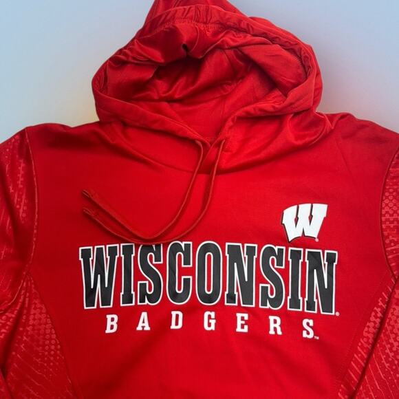 WISCONSIN BADGERS Men’s Medium Red Performance Hoodie Sweatshirt - Picture 1 of 2
